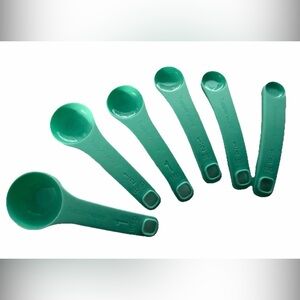 6 NEW TUPPERWARE MEASURING SPOONS SET ICE CREAM MINT NESTING 1/8 TSP - 1 TBSP